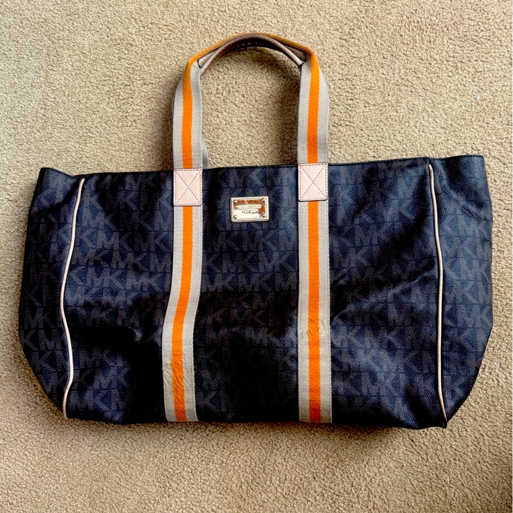 Michael Kors bag.  Computer, accessories “Small Item” eligible.